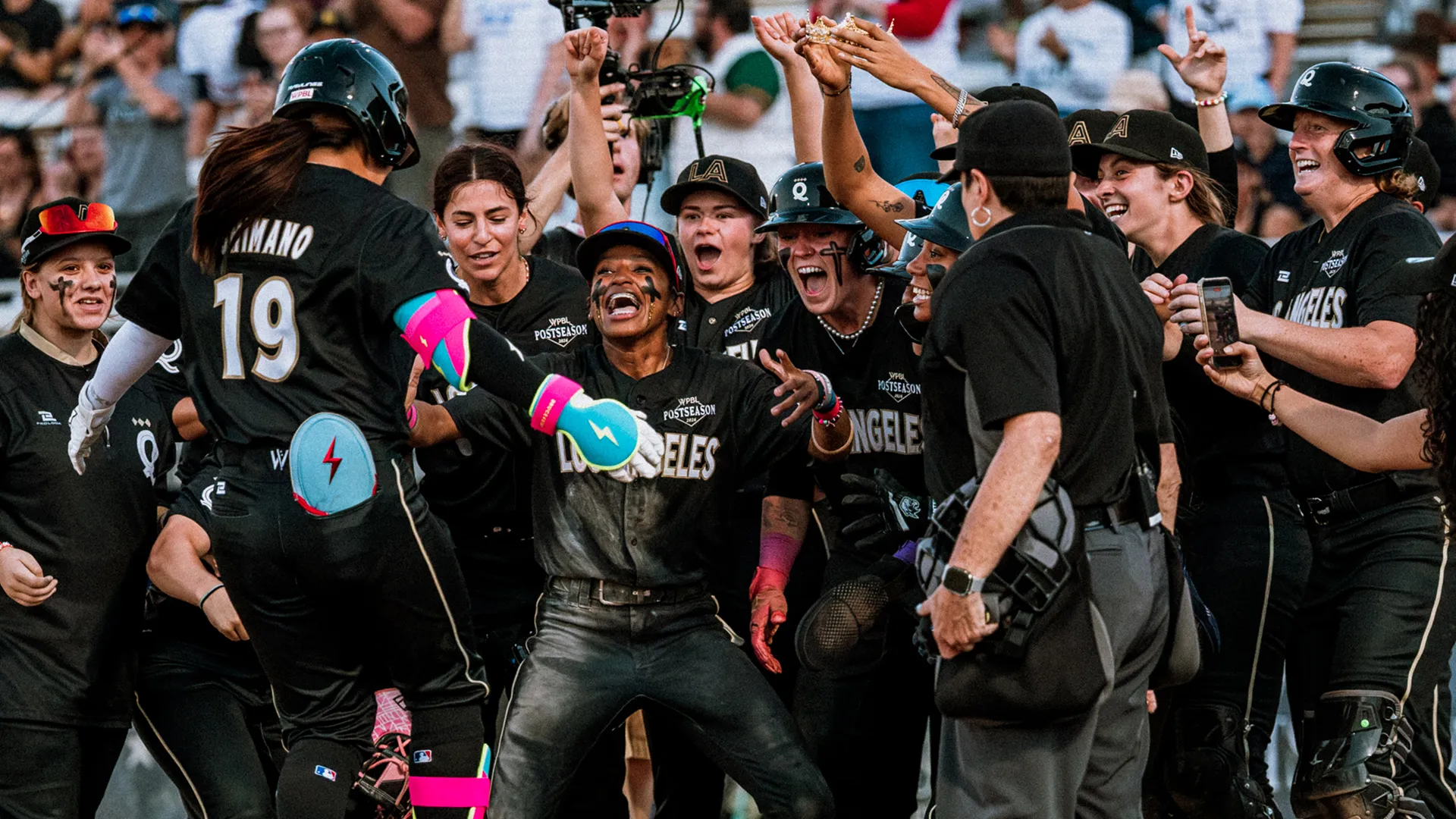 LA Queens players celebrate