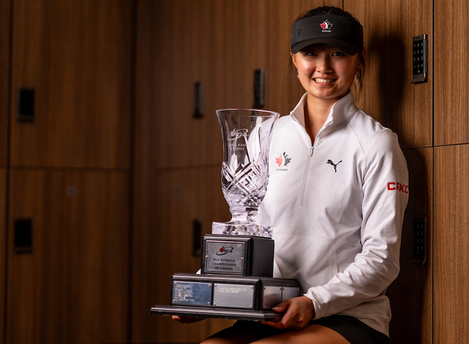 Michelle Xing posing with a trophy