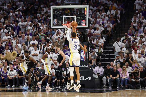 The defending champion Warriors eliminate the Sacramento Kings