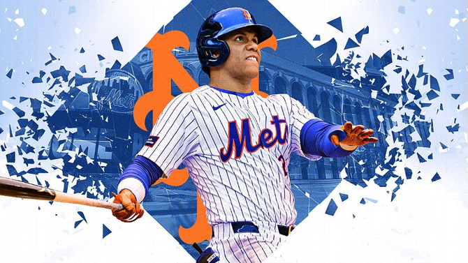 Juan Soto swinging a bat in a Mets uniform