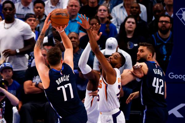 NBA playoffs: No.1 Heat advance to conference final