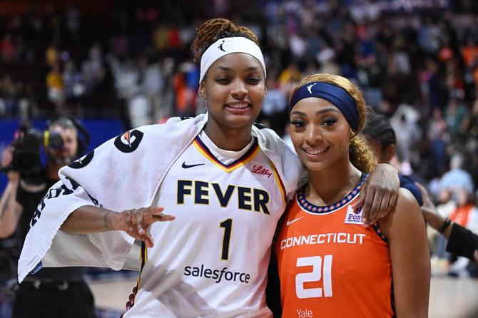 NaLyssa Smith #1 of the Indiana Fever and DiJonai Carrington #21 of the Connecticut Sun pose for a picture after a game