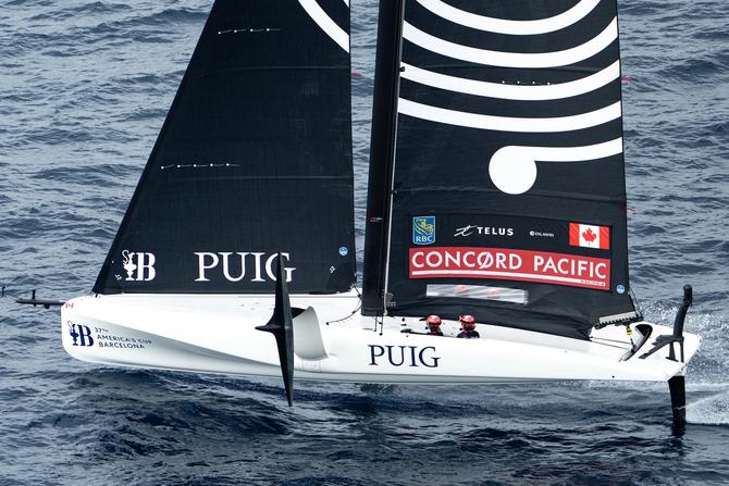 An image of a sailing race