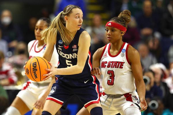 March Madness: Court queens