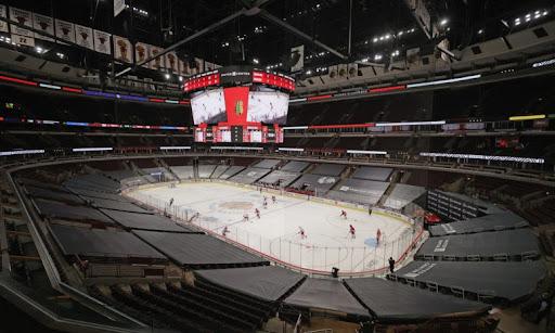 Late departure from Chicago NHL coach raises concerns