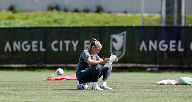 Head coach Becki Tweed of the Angel City FC reads some notes during a training session on the campus of California Lutheran University, on March 13, 2024 in Thousand Oaks, California.