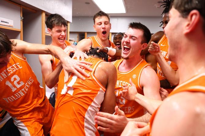 The No. 1 Tennessee men’s basketball team celebrates after narrowly defeating Illinois.