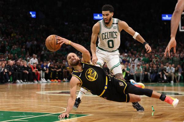 NBA Finals: Curry suffers foot injury in Game 3 loss