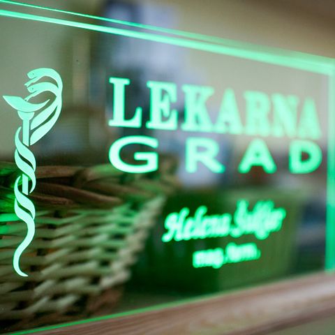 Logotip Lekarne Grad — Helena Šuklar, mag. farm.