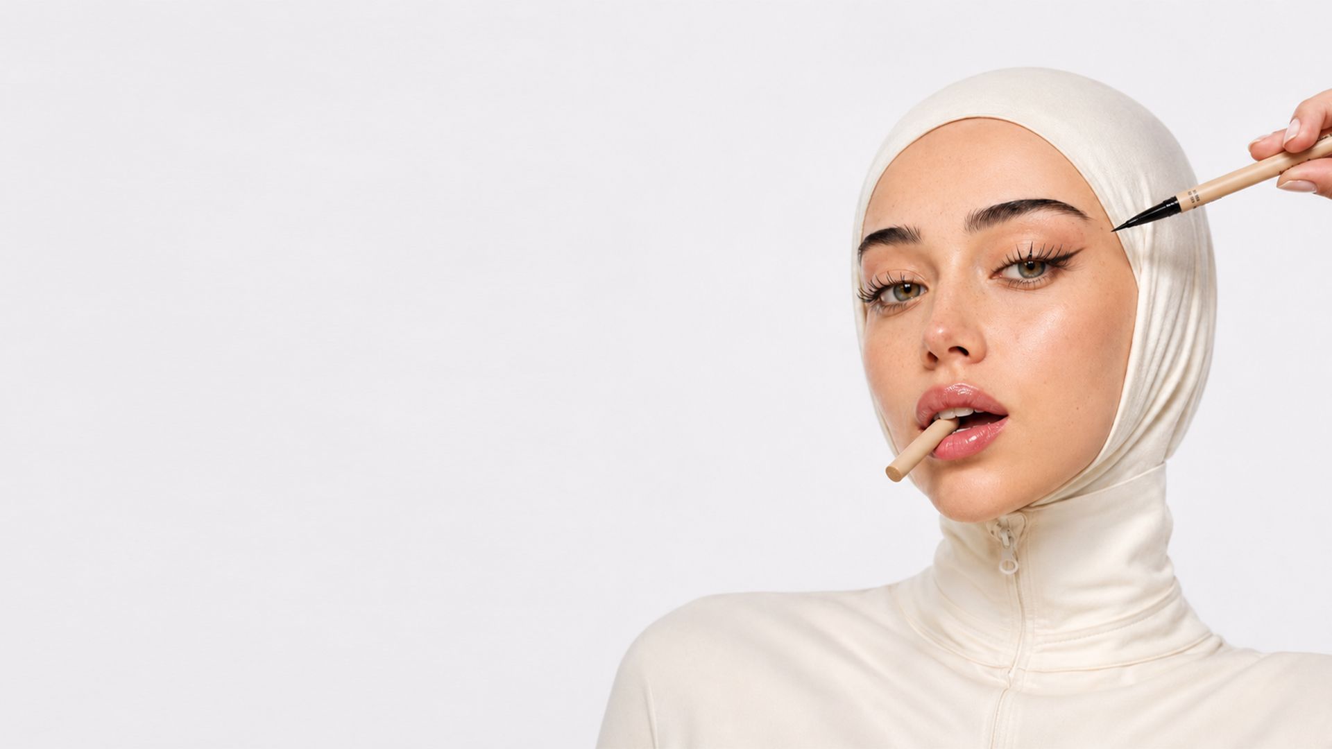 مجموعة زوي بلوم لمستحضرات التجميل