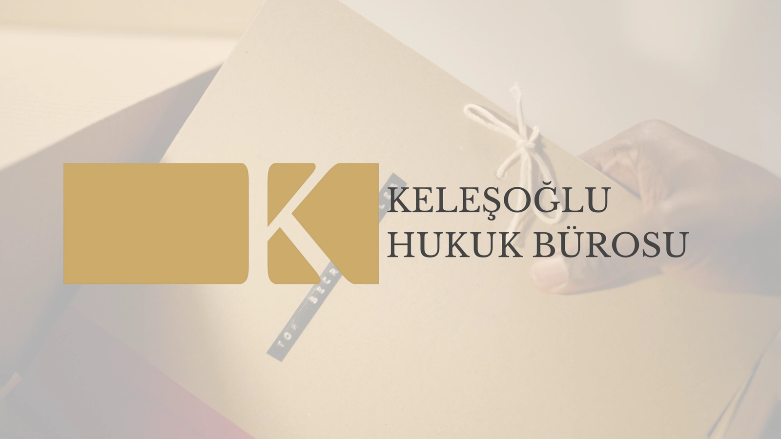 Hukuk kitapları ve adalet temalı görsel