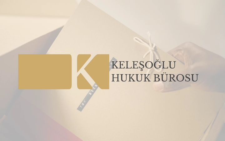 Hukuk kitapları ve adalet temalı görsel