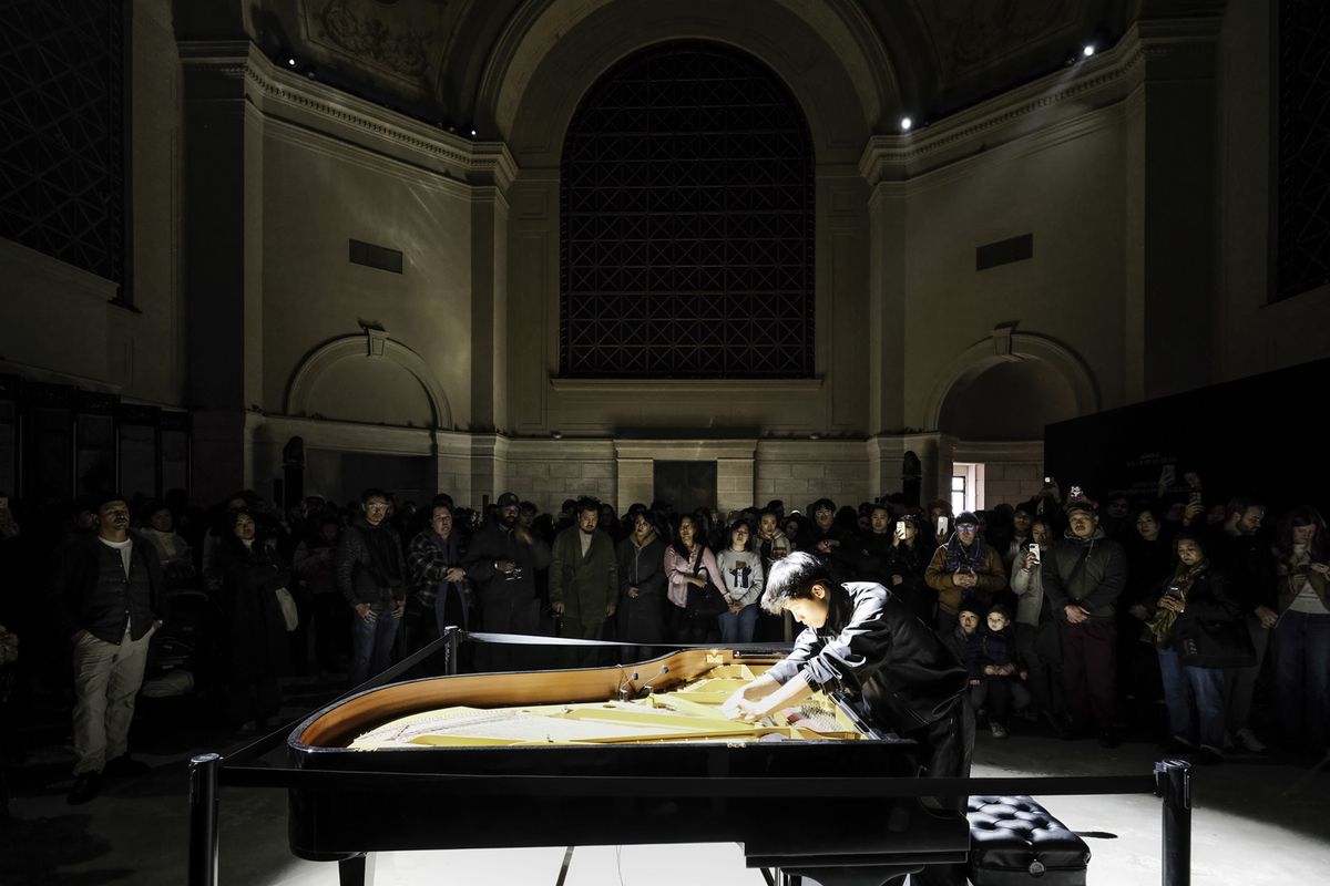 20,000 VARIATIONS ON A PAPER PLANE IN FLIGHT gallery image 4