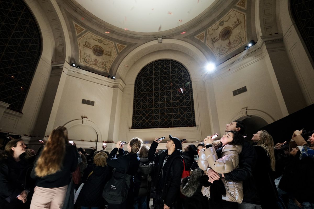 20,000 VARIATIONS ON A PAPER PLANE IN FLIGHT gallery image 6