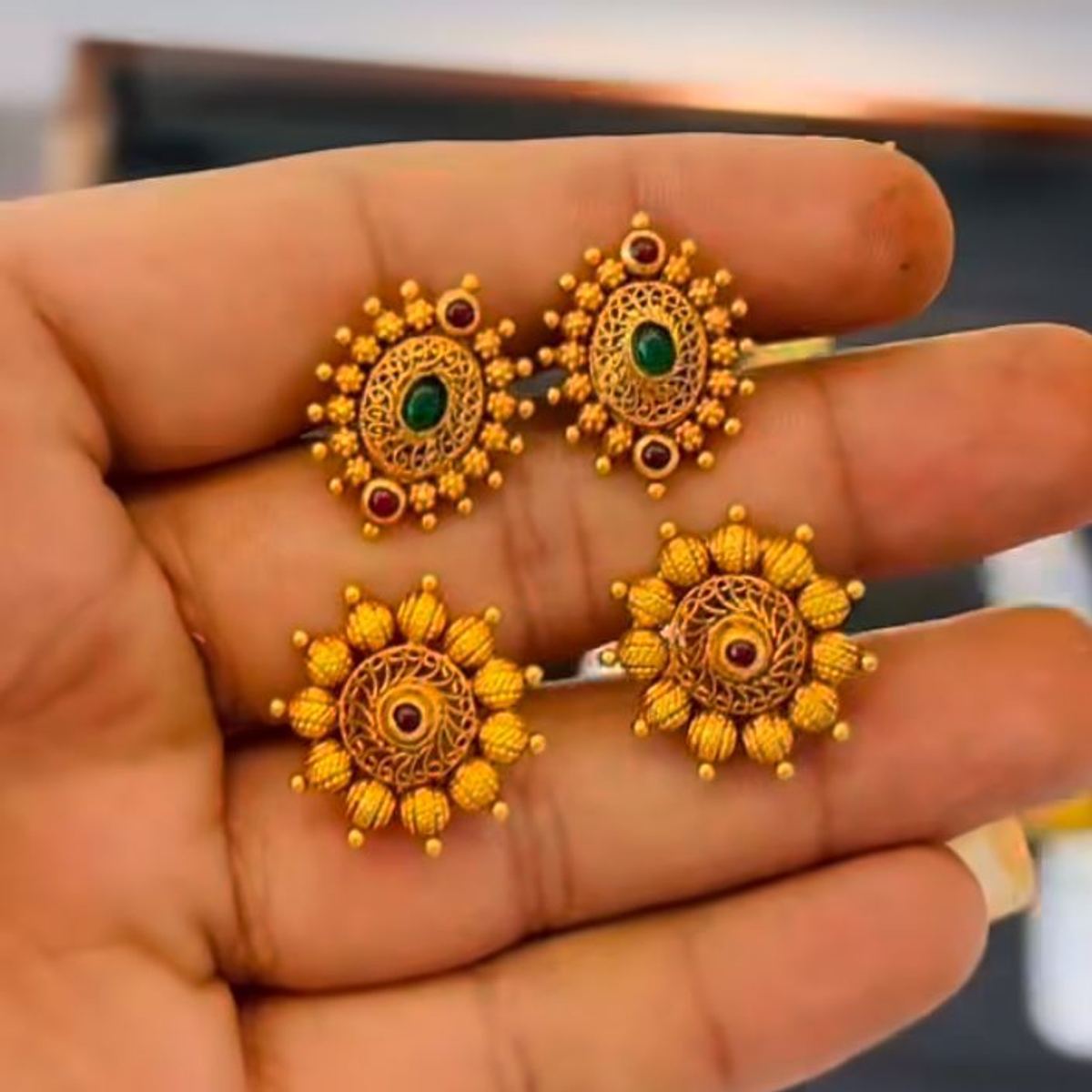 22K gold gold stone-studded floral stud earrings