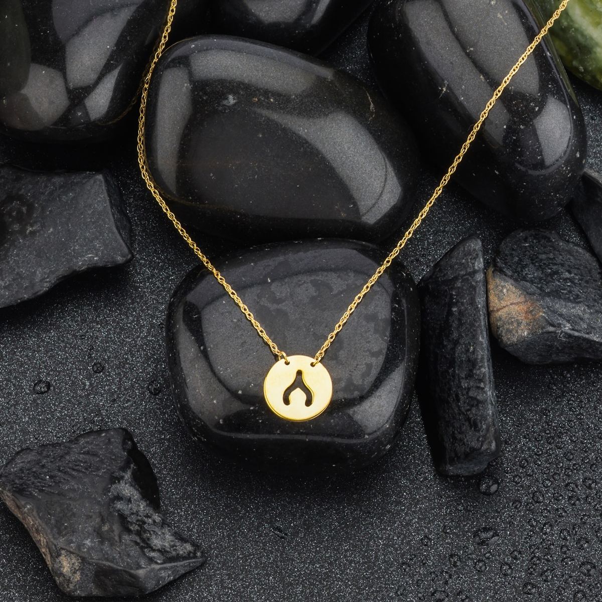 18K gold gold cut-out disc pendant
