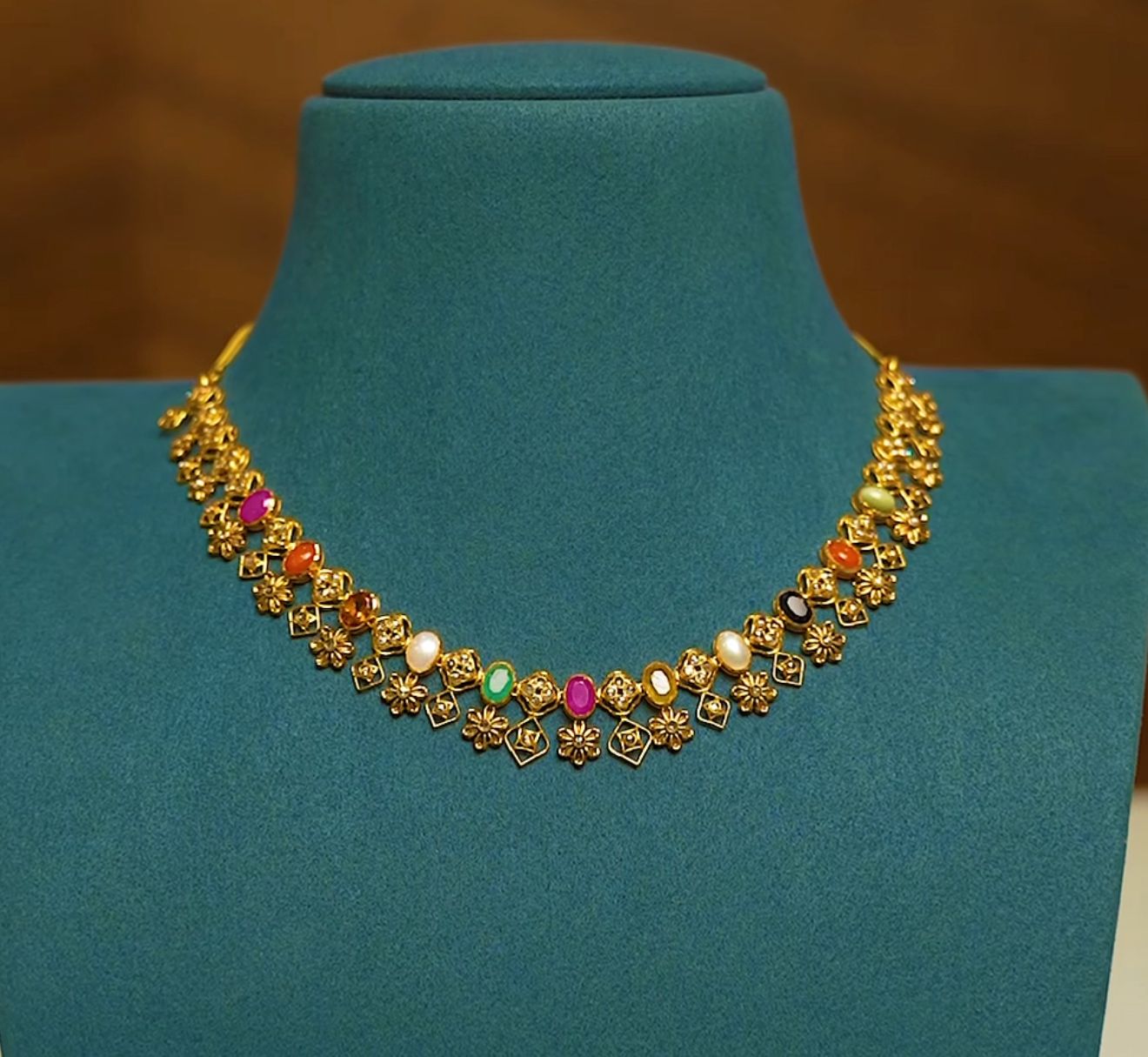 22K gold gold multi-coloured-stone floral necklace