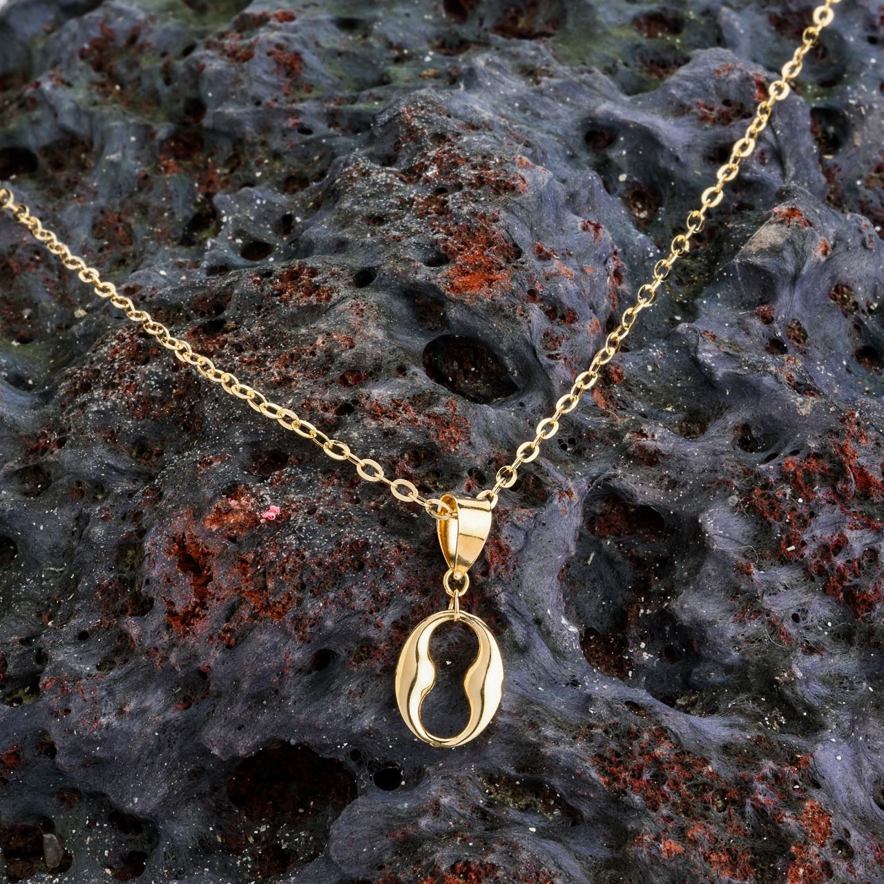 18K gold gold oval drop pendant