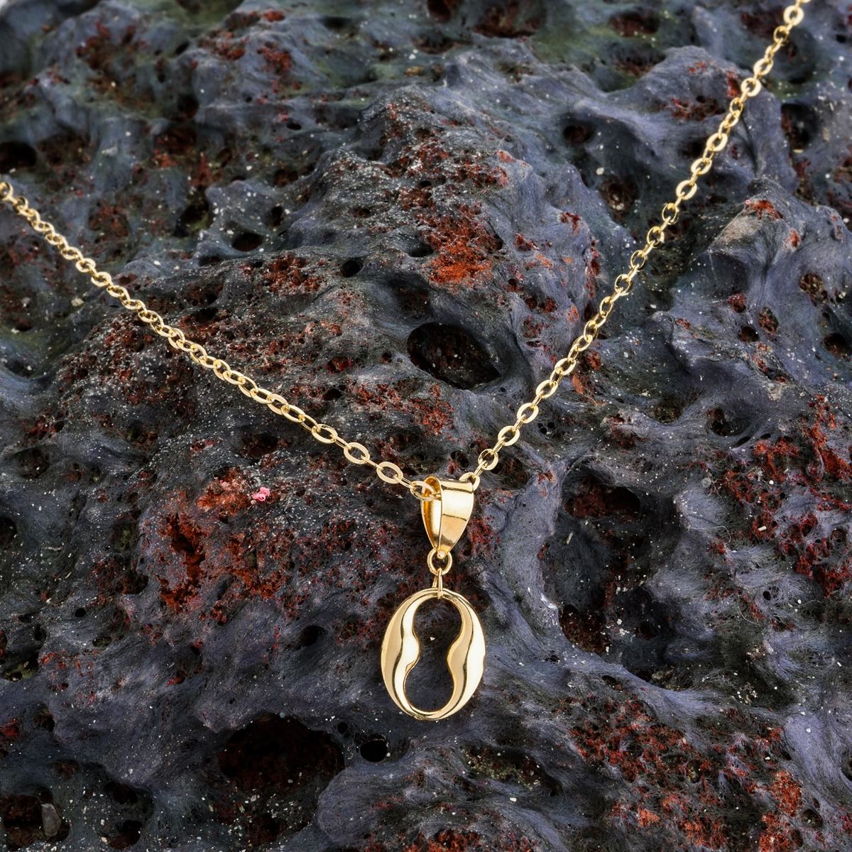 18K gold gold oval drop pendant