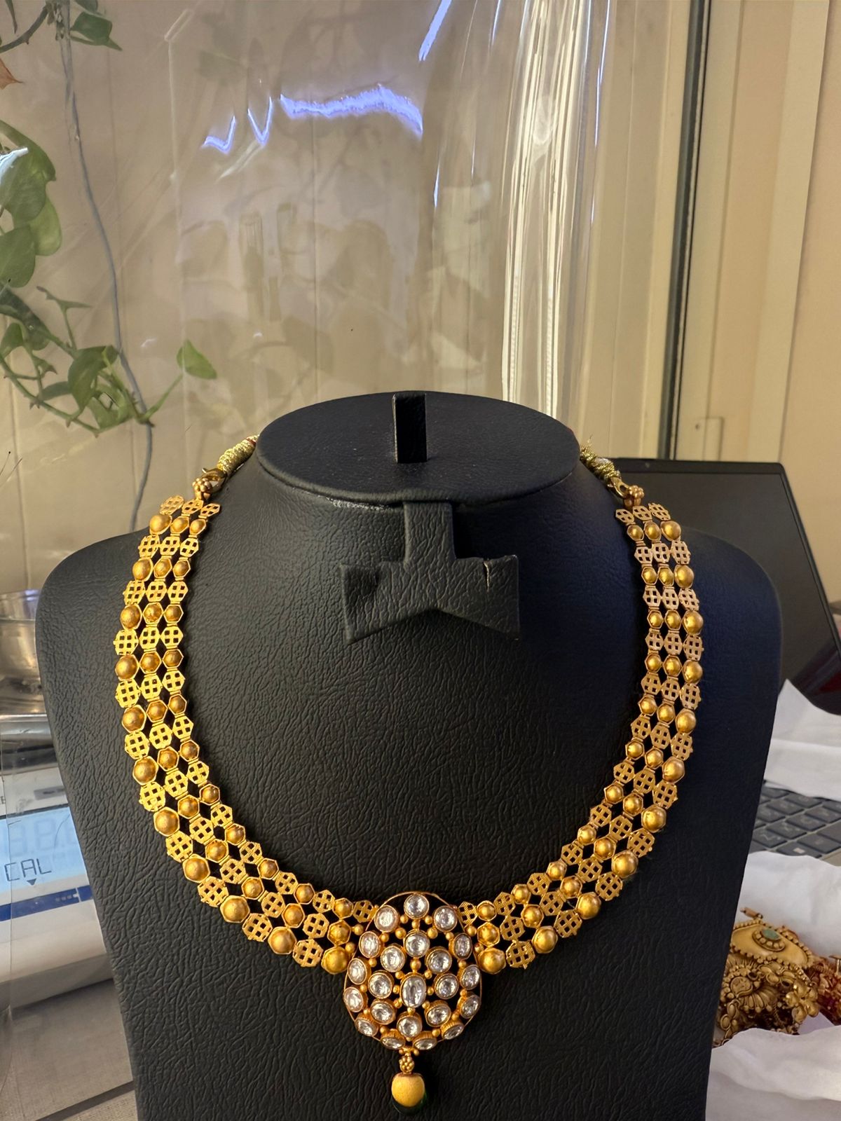 22K gold gold stone-studded layered necklace