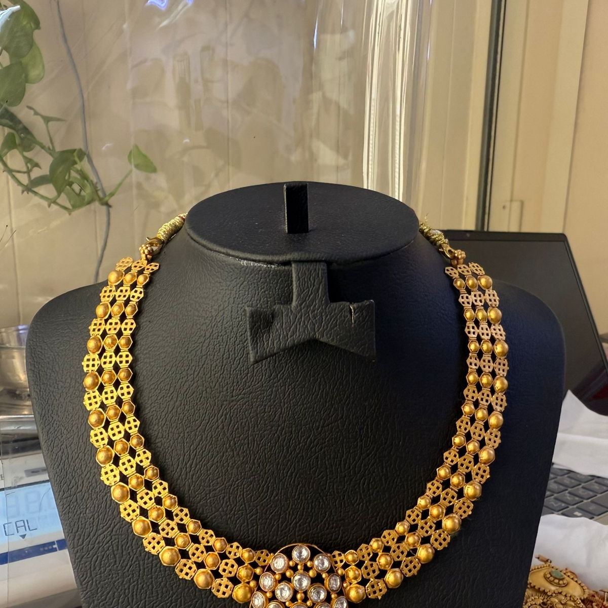 22K gold gold stone-studded layered necklace