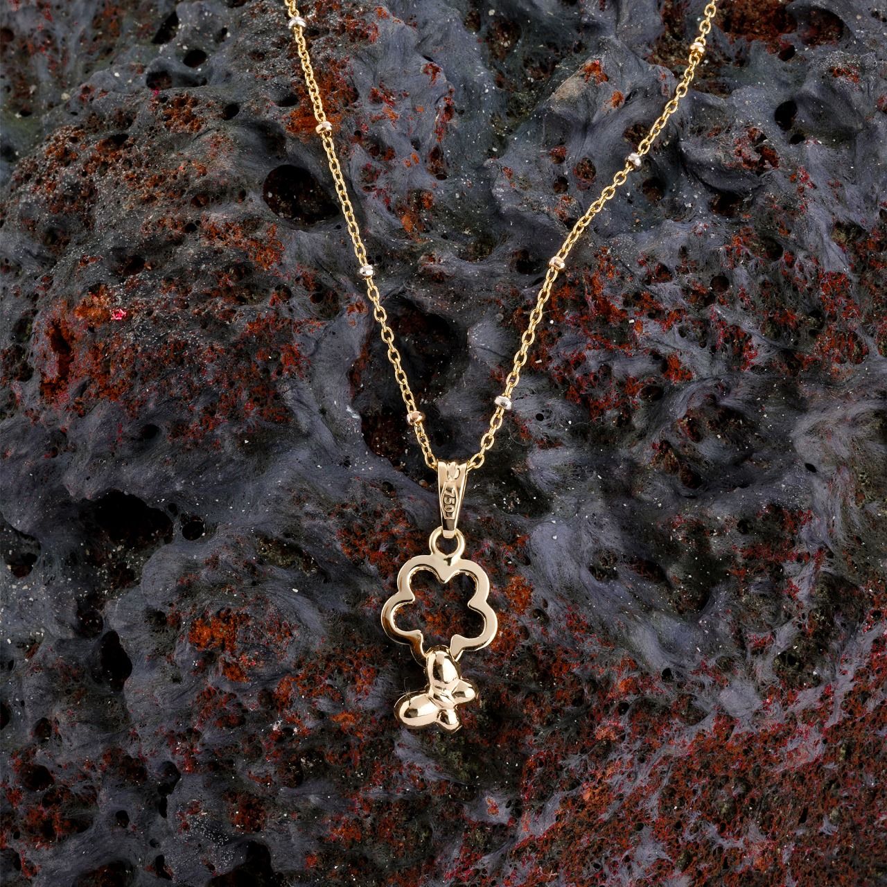 18K gold gold flower-cutout pendant