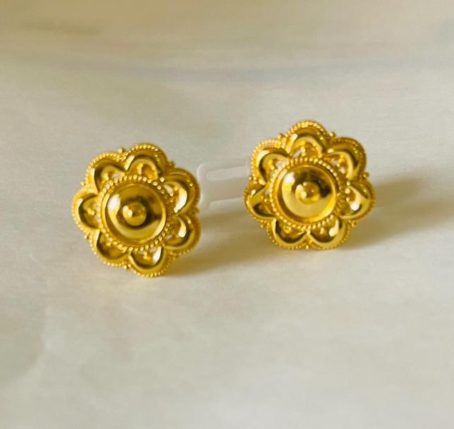 22K gold floral stud earrings