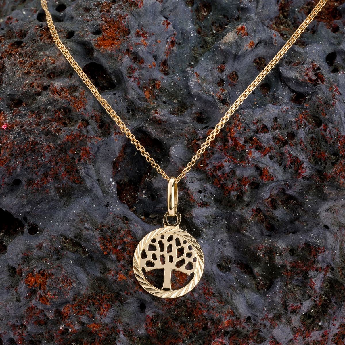 18K gold tree-of-life round pendant