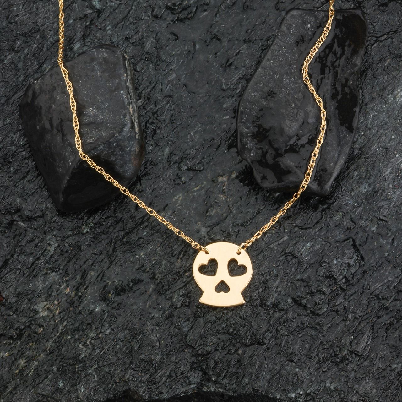 18K gold gold skull-shaped pendant