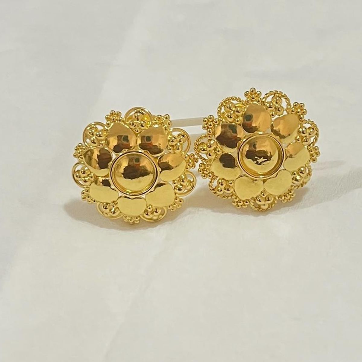 22K gold gold floral filigree stud earrings