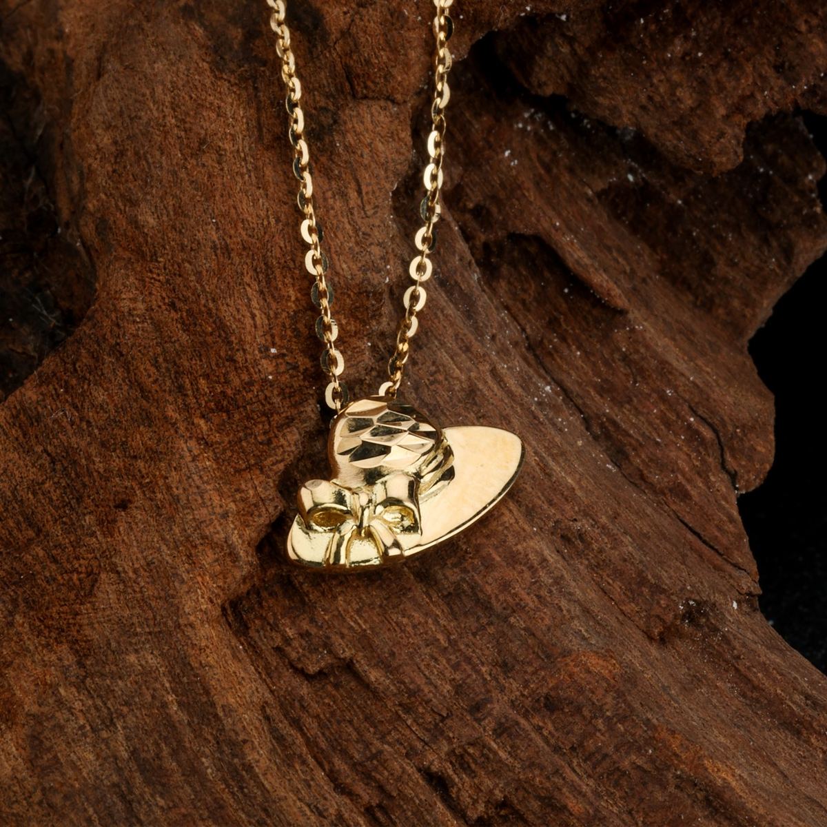 18K gold gold diamond-cut heart pendant