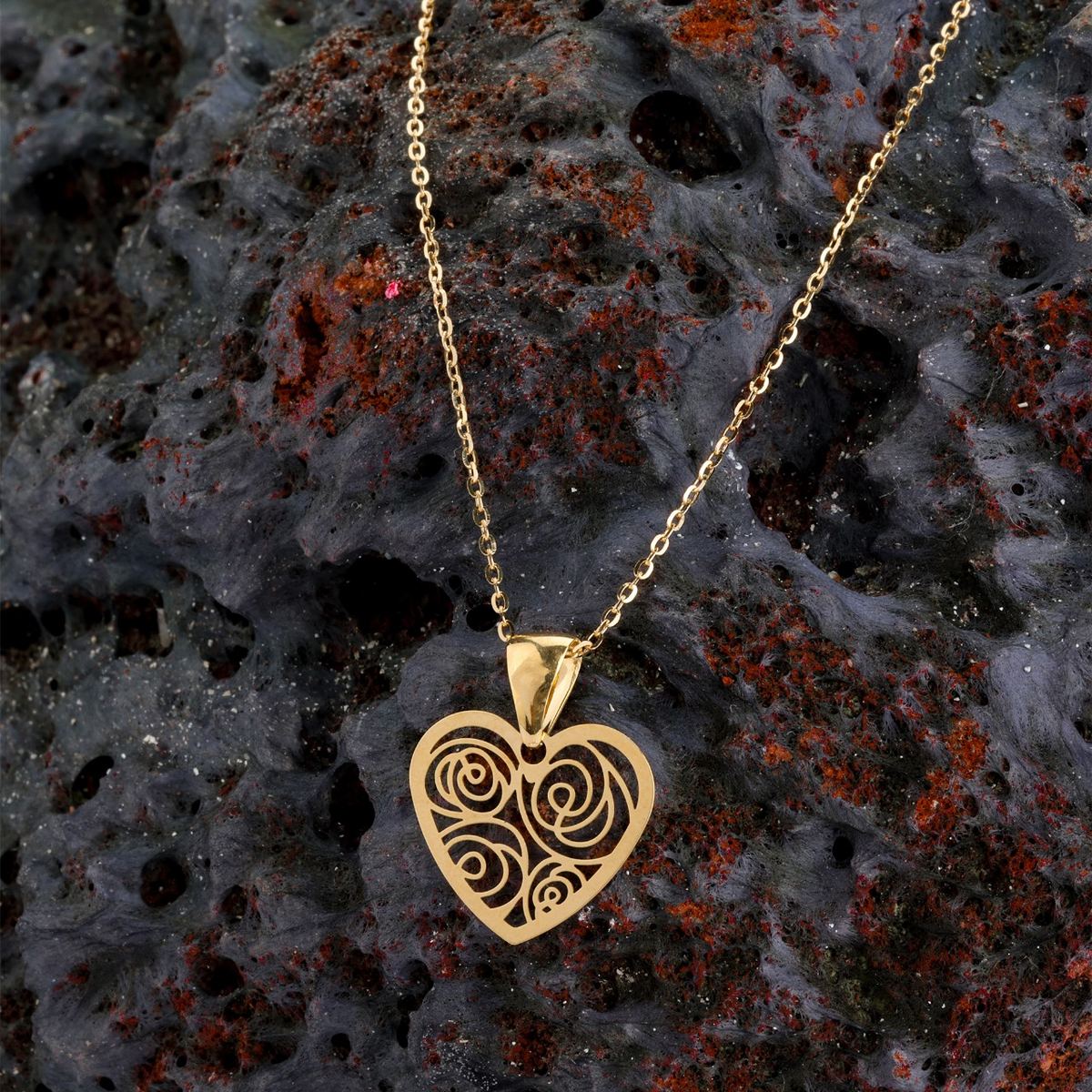 18K gold gold filigree heart pendant