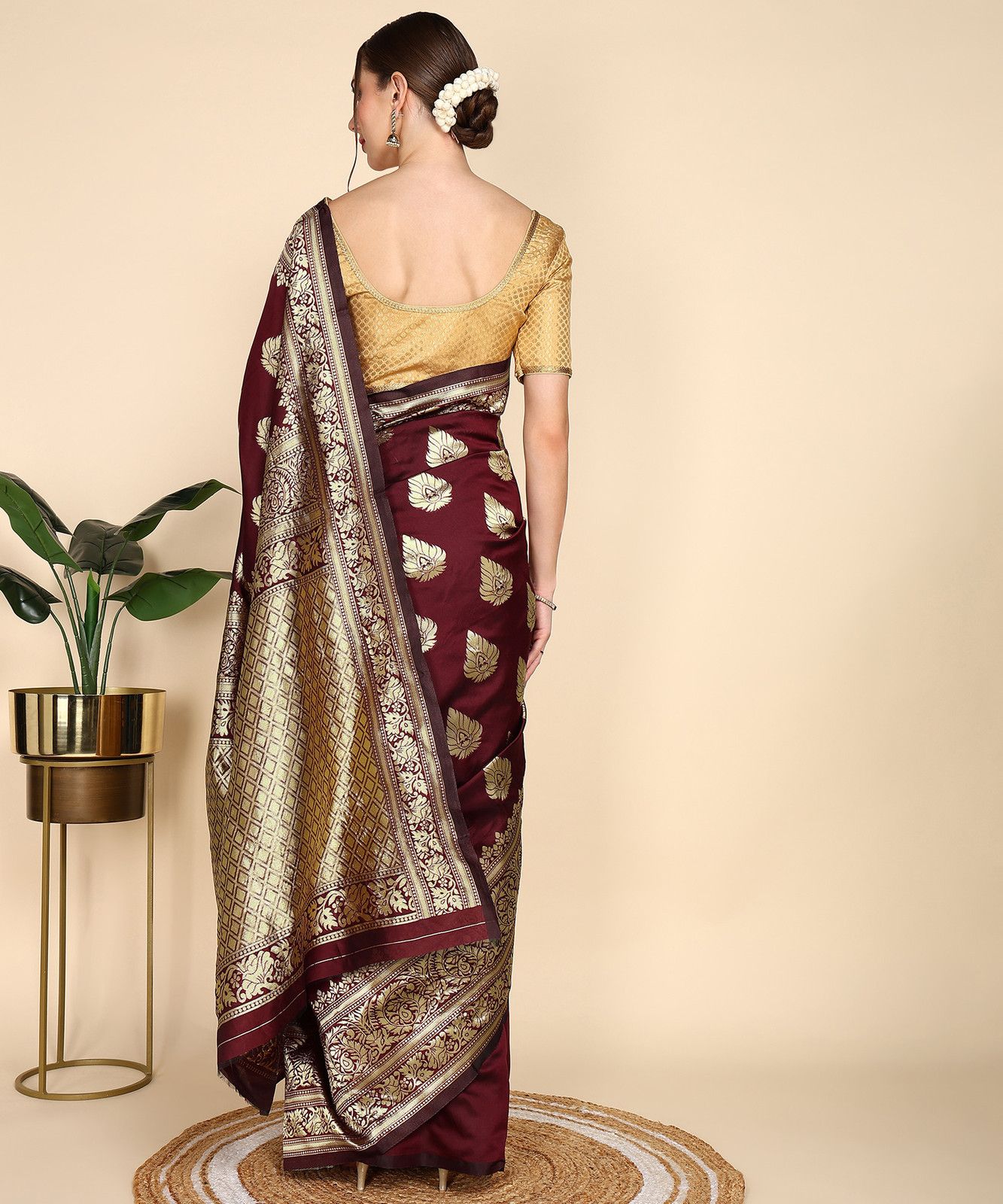 Shoppershopee Woven Kanjivaram Silk Blend Saree - 5