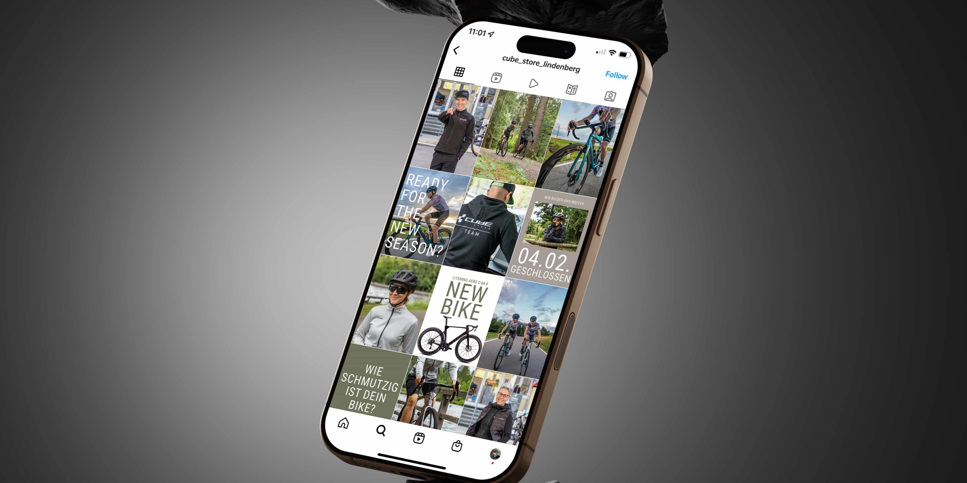 Social Media für den CUBE Store Lindenberg: ein Telefon auf dunklem Fels zeigt das Instagram-Profil des Stores mit dem gestalteten Beitragsraster.