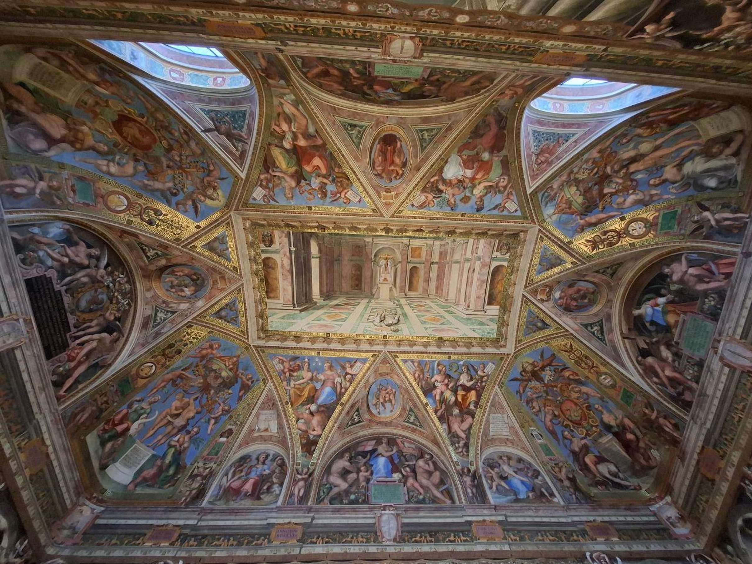 Vatican Museums Guided Tour: Licensed Guide & Audio Headsets, Vatican City — photo 2