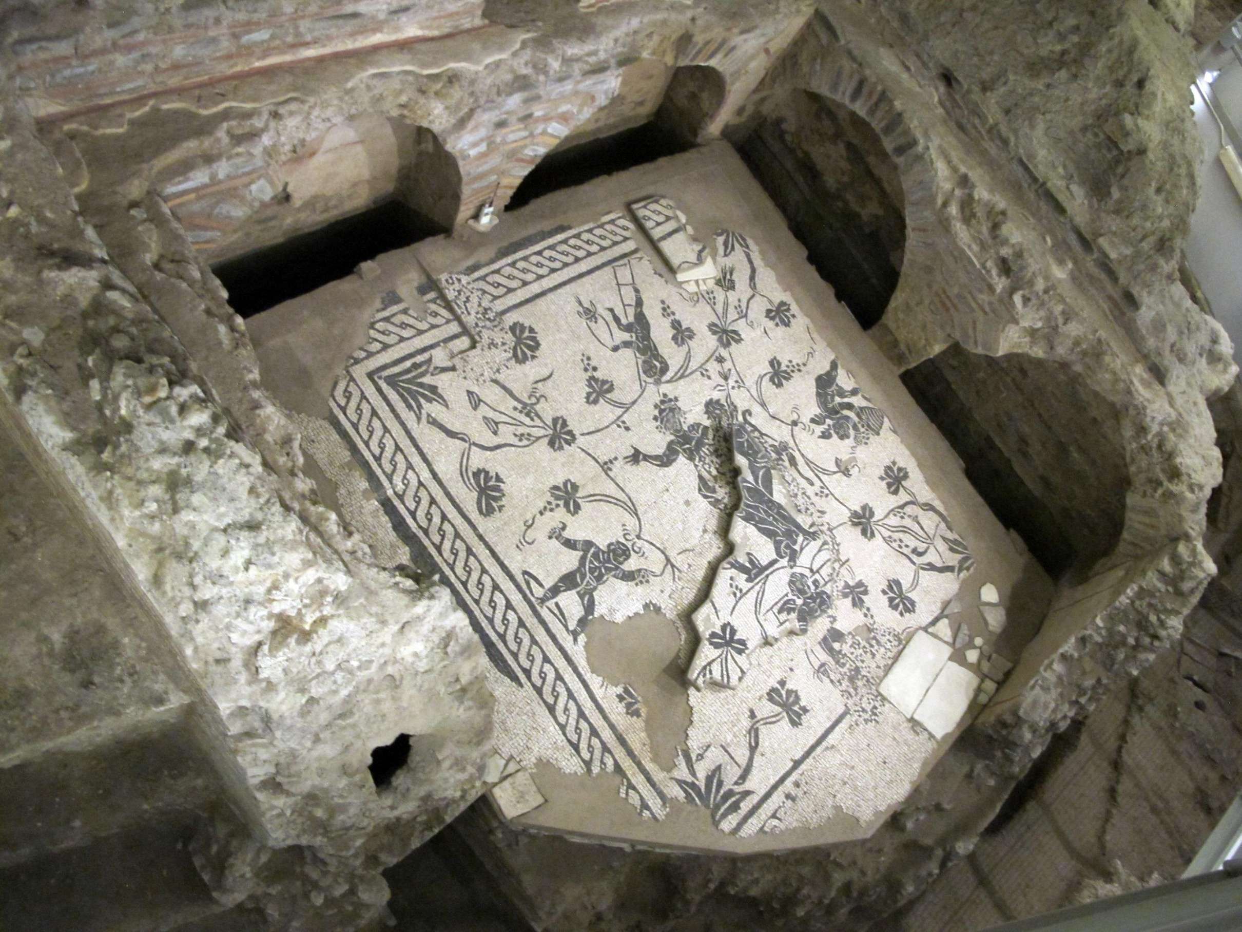 Vatican Necropolis Underground Tour: Ancient Roman Tombs, Vatican City — photo 4