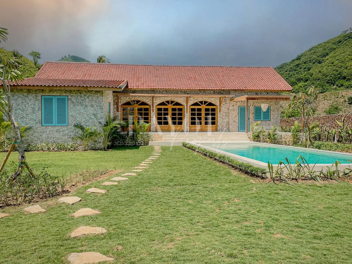 Charming Authentic Villa - 2