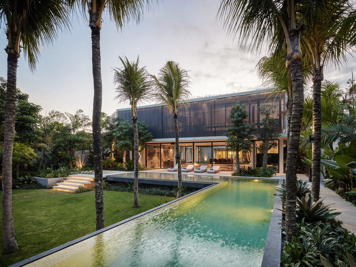 MODERN MASTERPIECE VILLA - 6 BEDROOMS - PERERENAN — 6-bedroom villa for sale in Pererenan, Bali (photo 3)