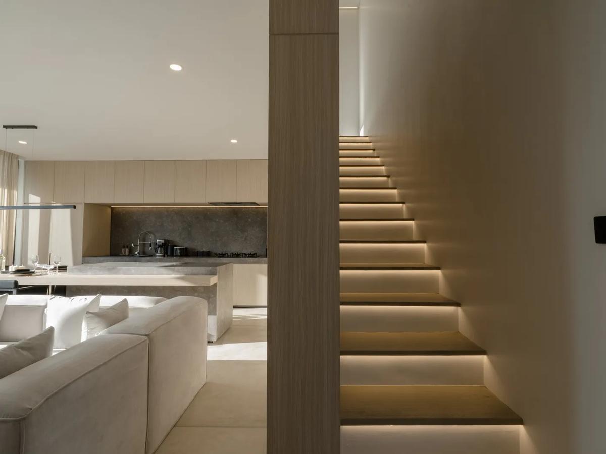 Bright Minimalist Villa - 10