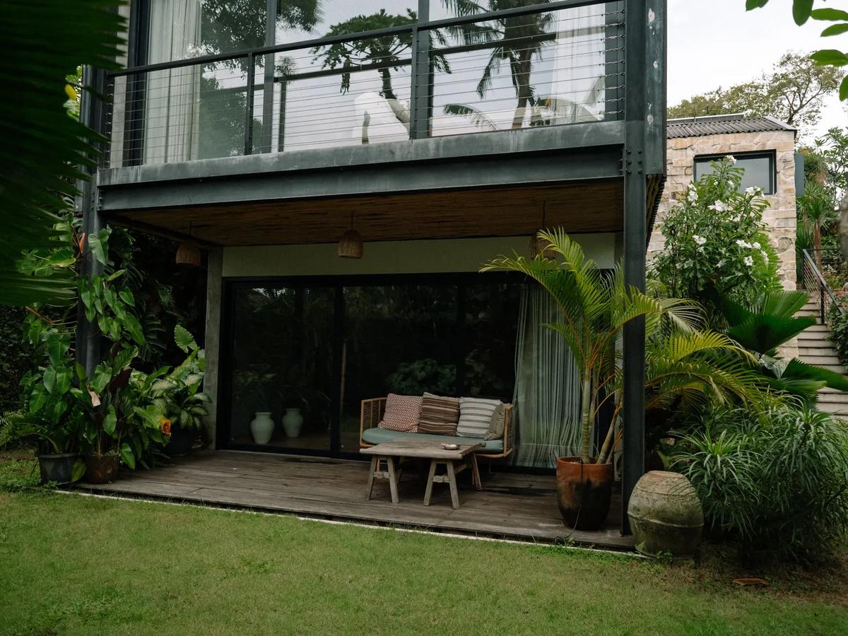 Familial Industrial Villa - 7