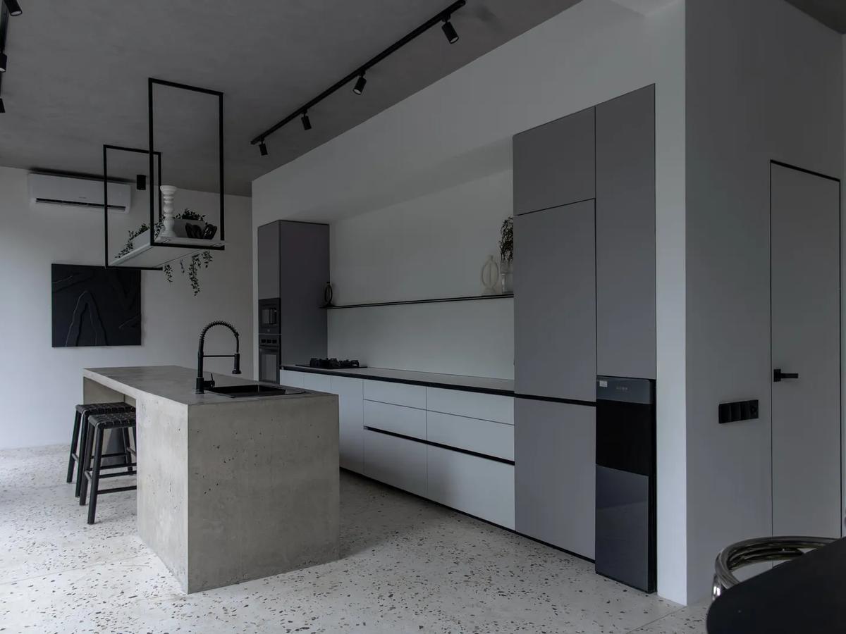 Monochrome Geometry Villa - 11