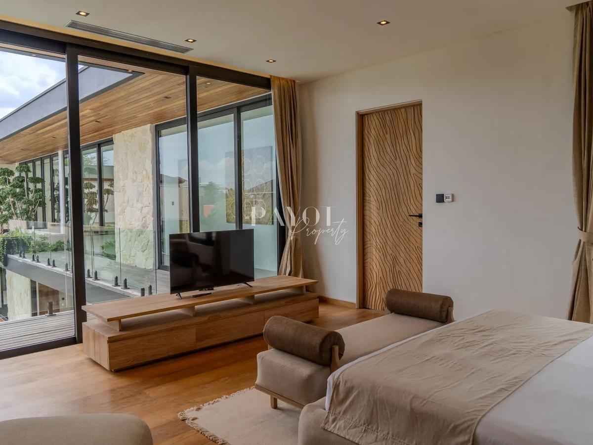 Striking Contemporary Hideaway - 14