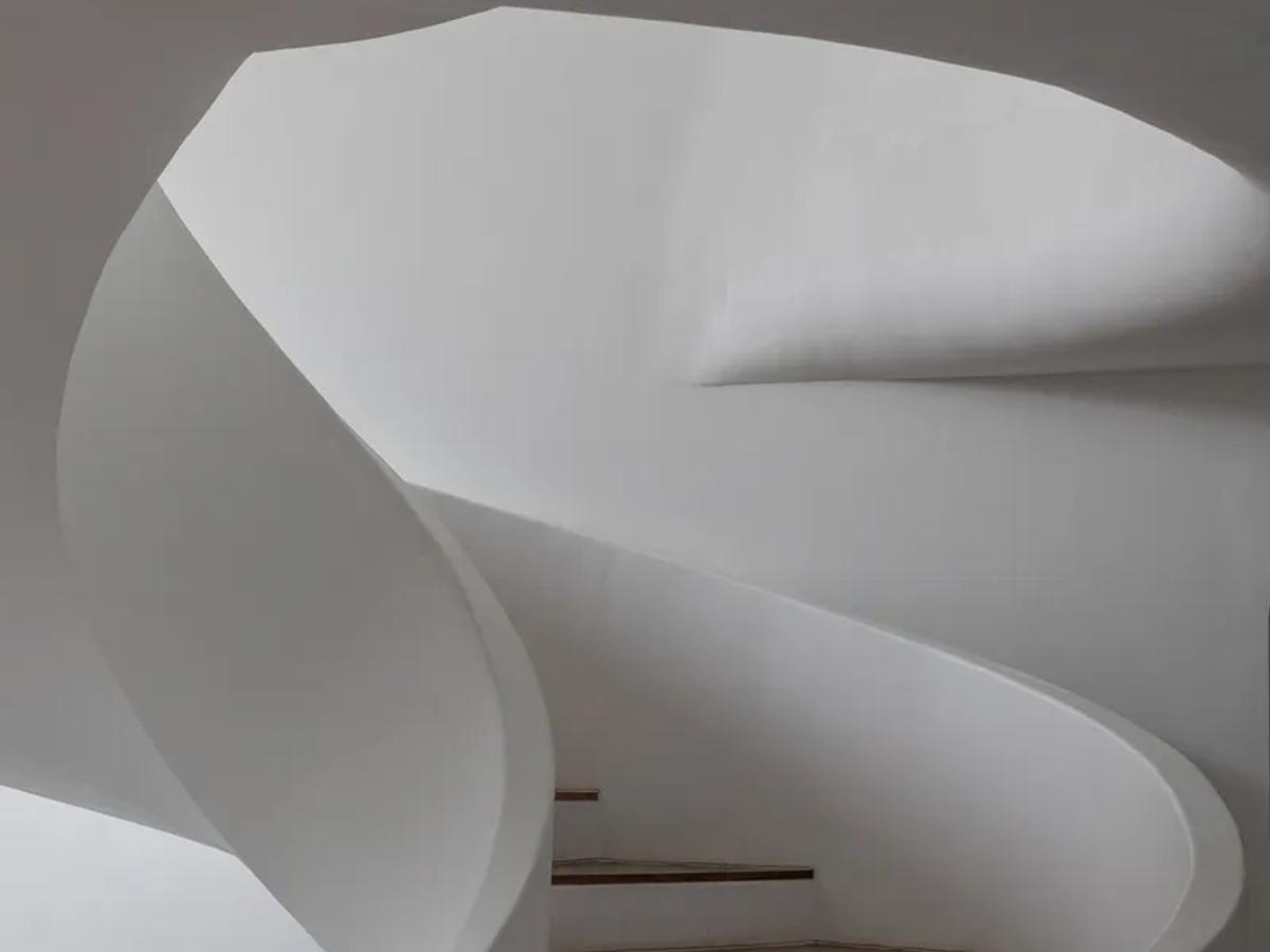 Curved Architectural Villa - 13