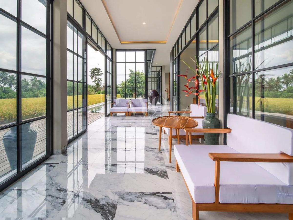 Modern Glass Villa - 13