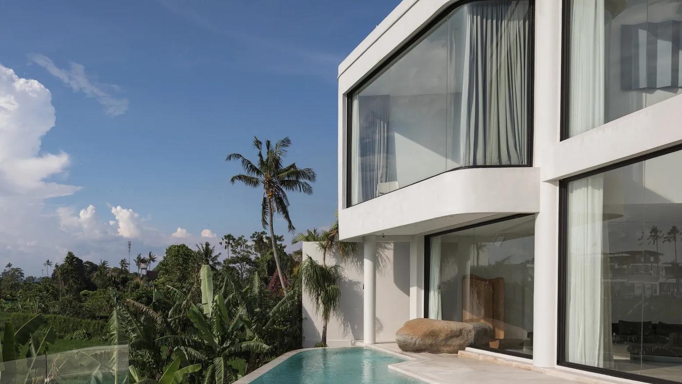 Architectural Masterpiece With Organic Curves - Photo 1