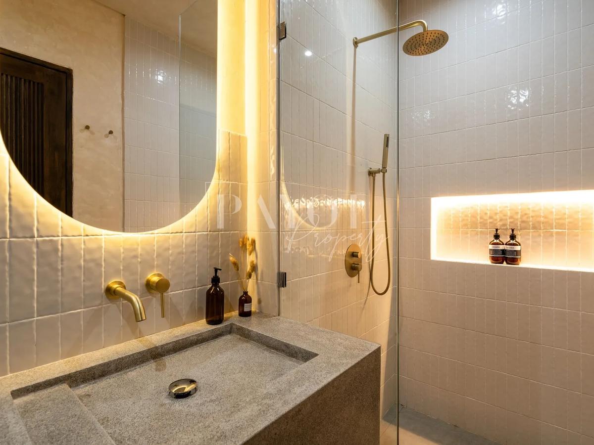 Art Inspired Modern Villa - 15