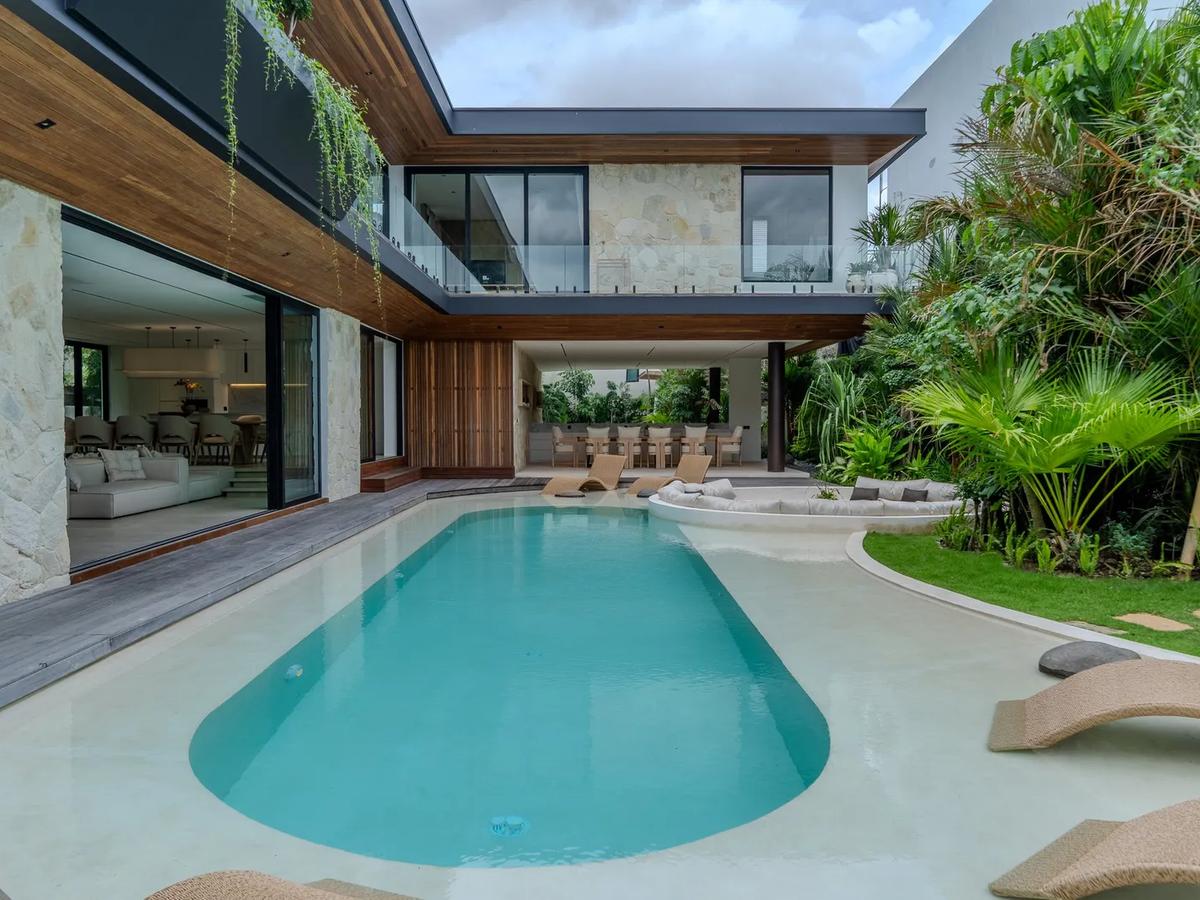 Striking Contemporary Hideaway - 1