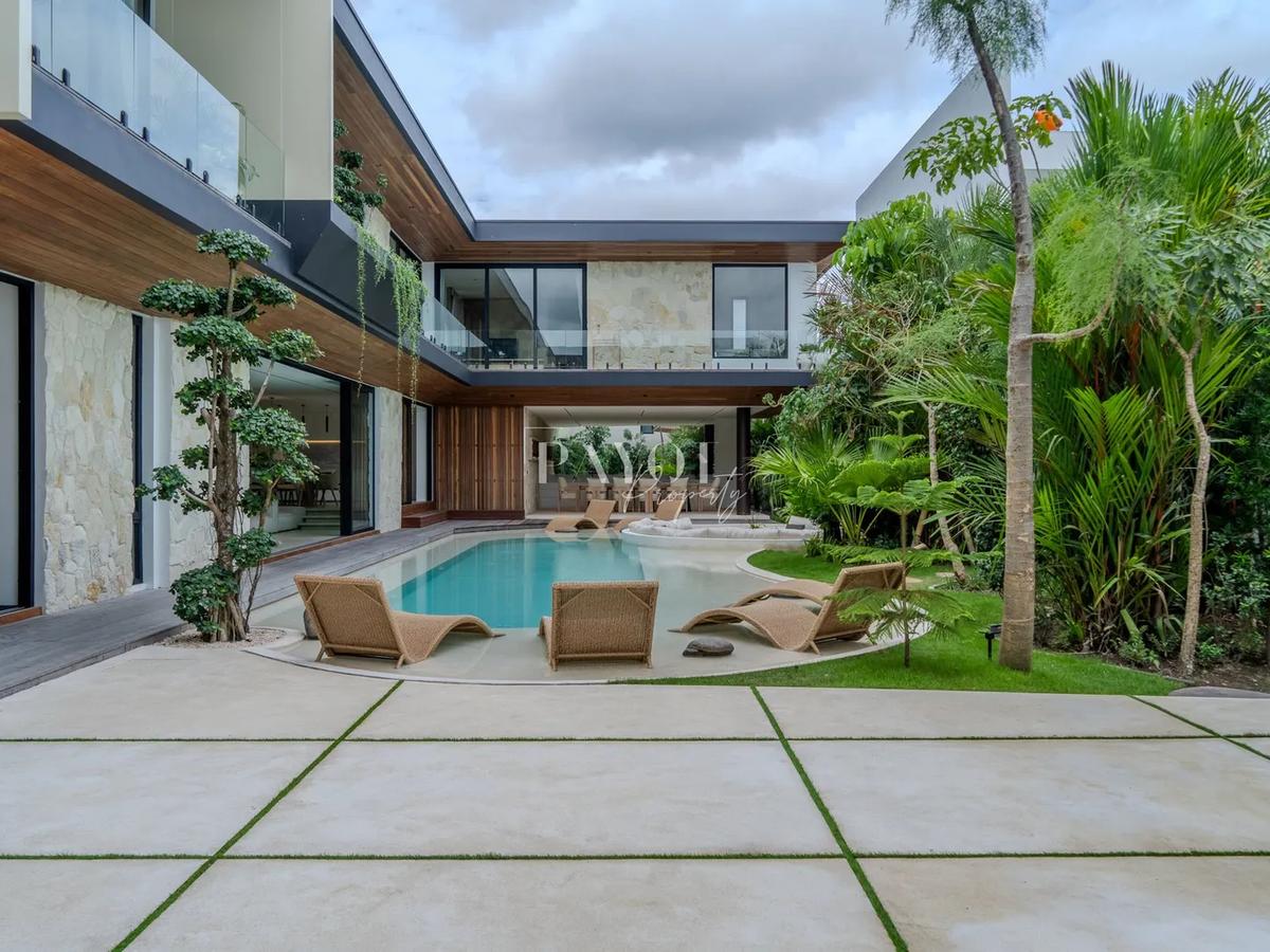 Striking Contemporary Hideaway - 4