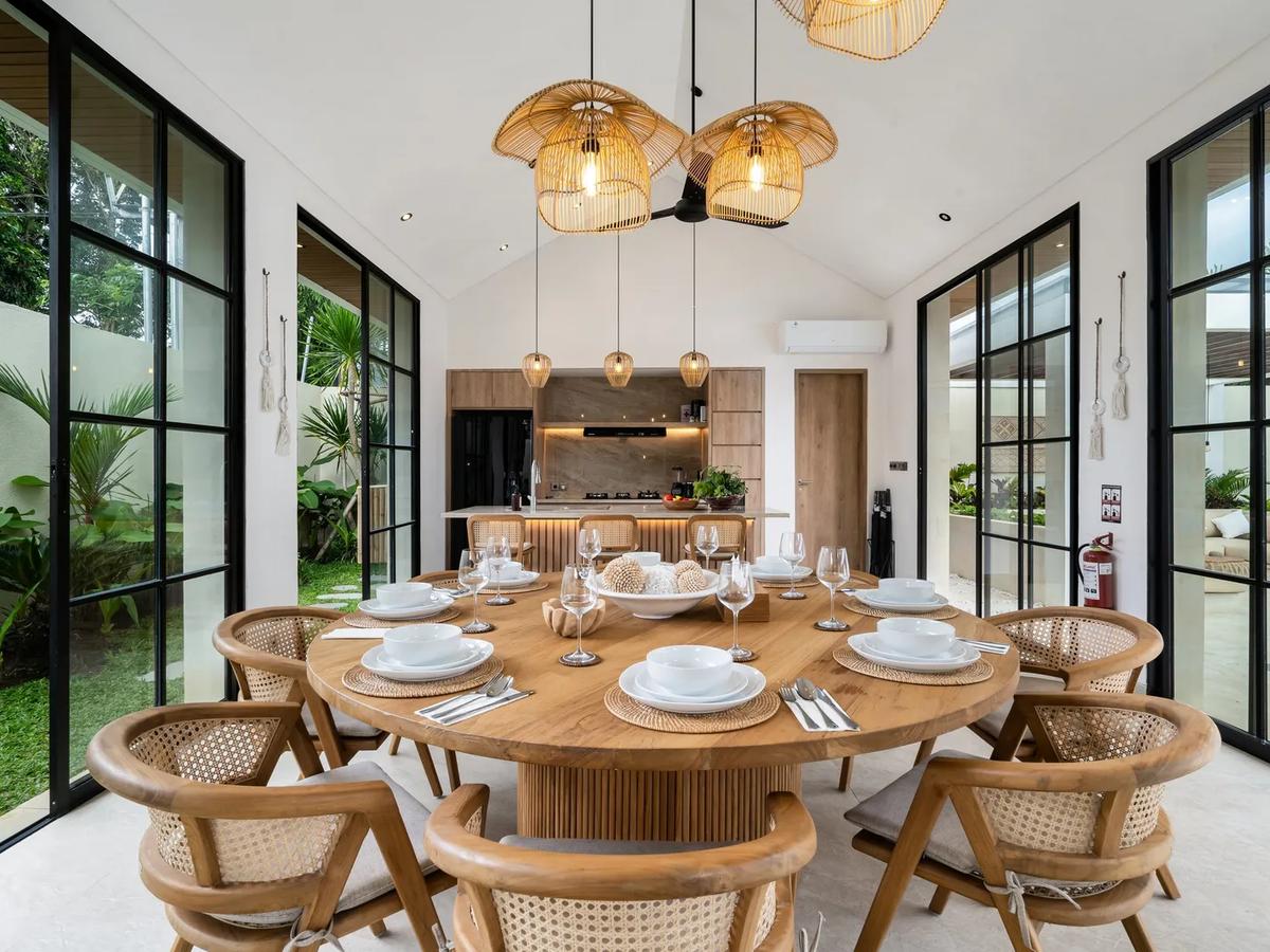 Contemporary Poolside Villa Retreat - 8