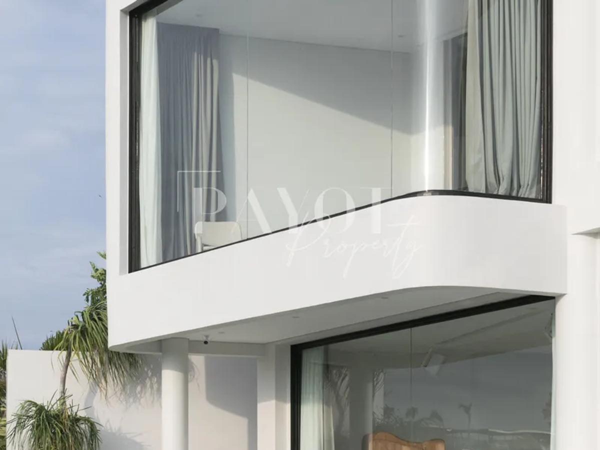 Architectural Masterpiece With Organic Curves - 2